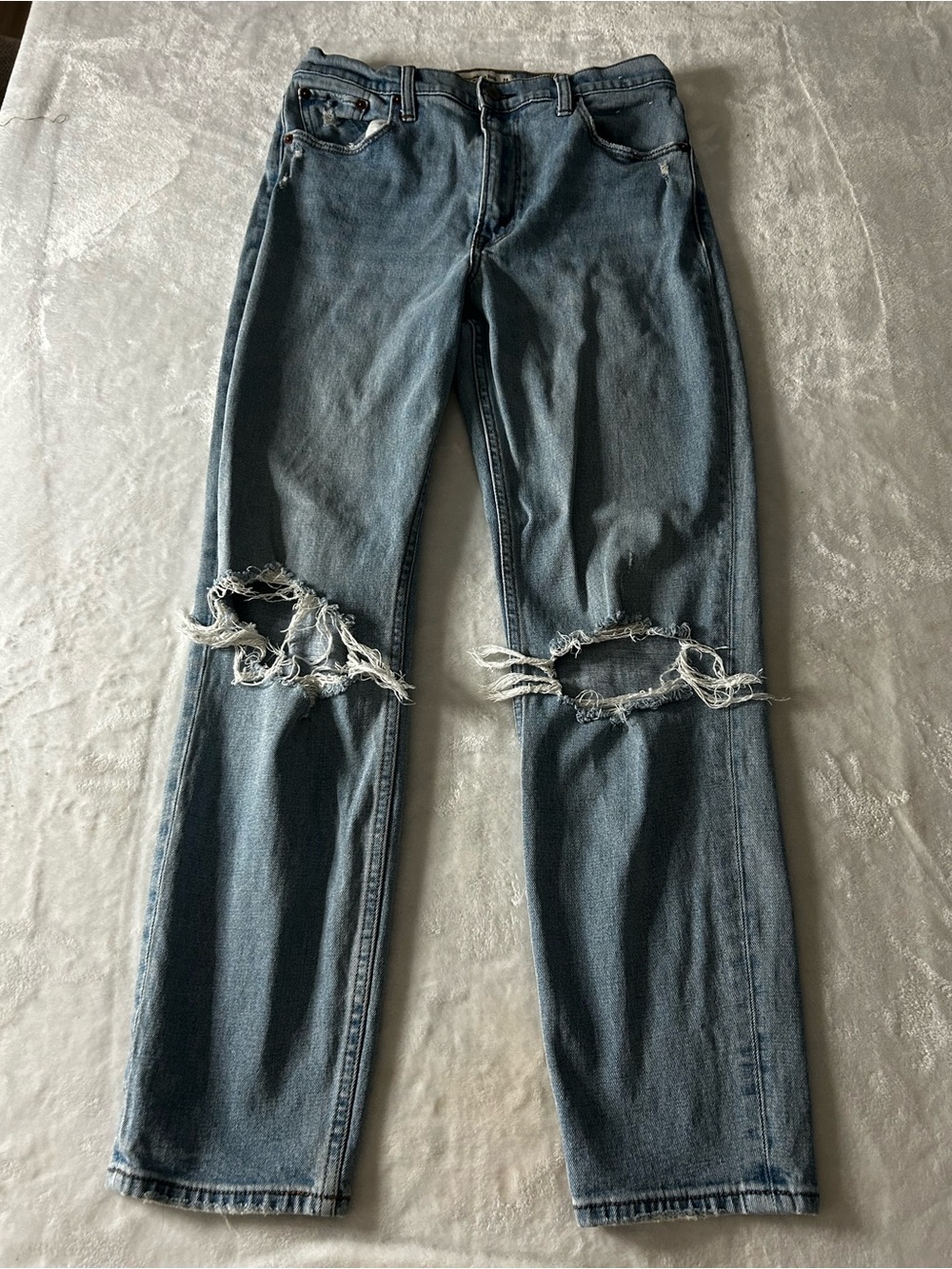 Abercrombie & Fitch The Mom High Rise Distressed Jeans Women’s Size 6/28